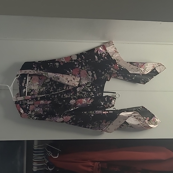 Source Unknown Tops - 𝅺FLORAL satin Asian inspired kimono top size xl